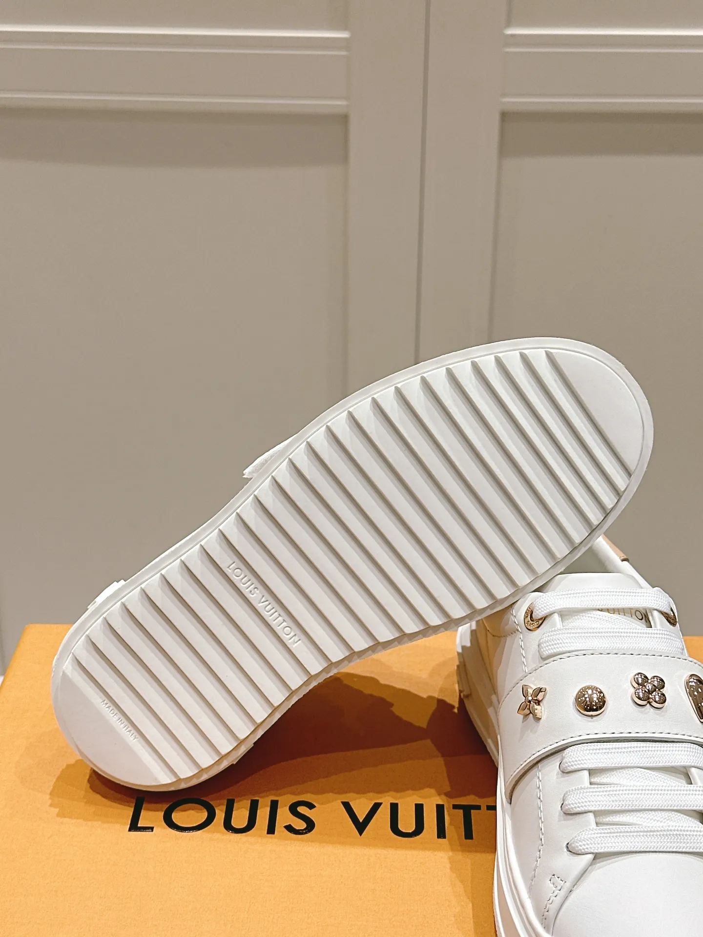 💕💕Factory direct selling price p640💕💕 LV Xiaolujia new white shoes, only women's model, evergreen style all year round, needless to say the quality of materials, small metal buckles with calfskin, the feeling of eternity at a glance❣️ Size: 35-40 (order 41)